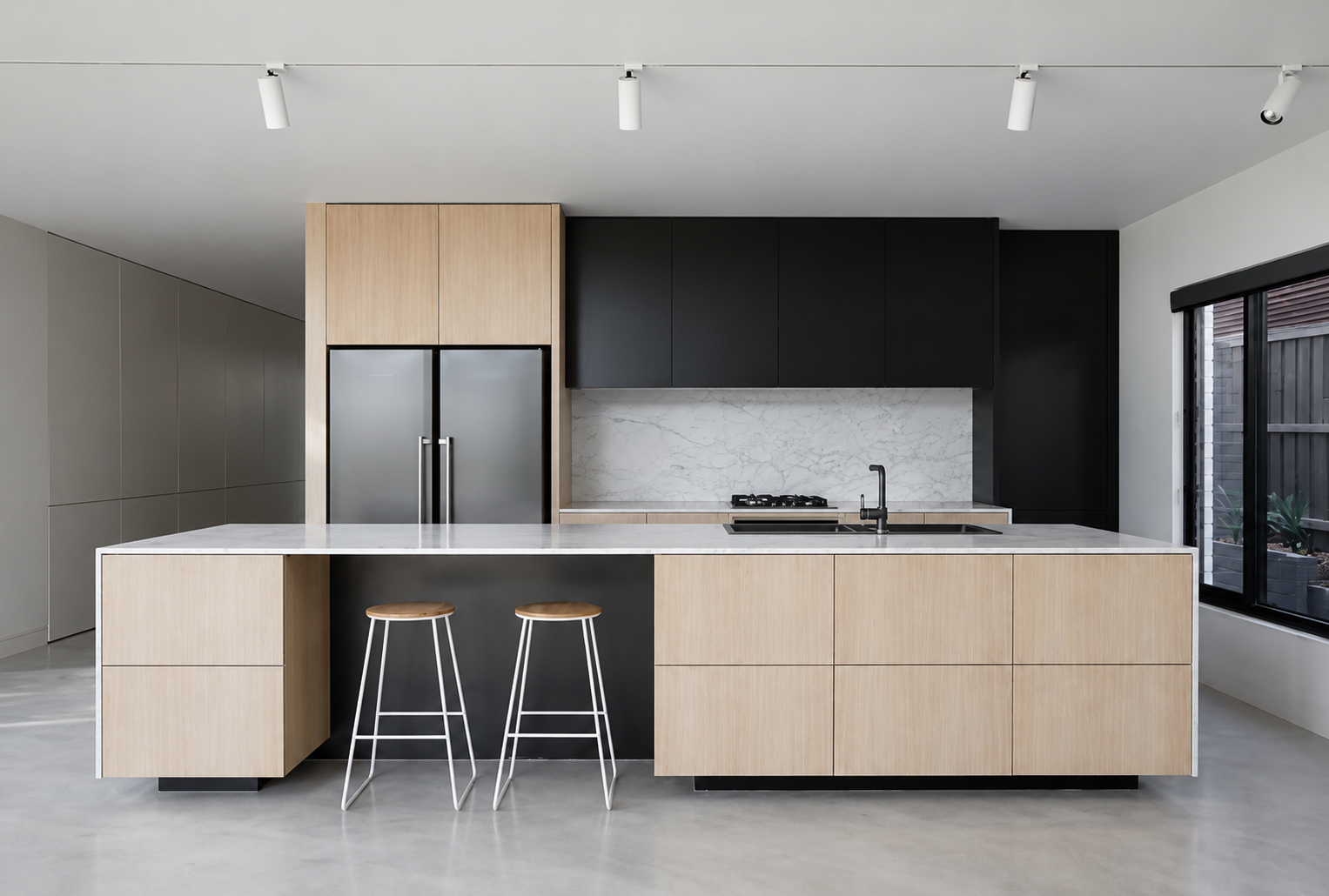 Oak & Black Flat Panel Kitchen